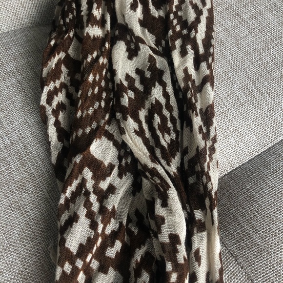 Geometric Print Scarf - Picture 4 of 4
